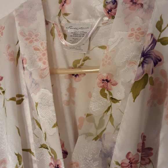 Ladies Silk Robe **2/$15** - Picture 3 of 6